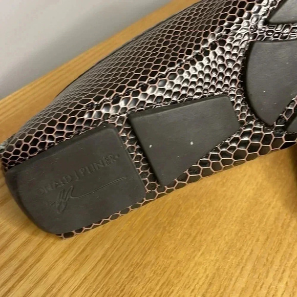 Donald J Pliner • Patent Loafer Faux Alligator • 6.5 - Picture 8 of 10